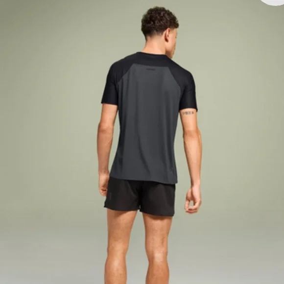 On Running Performance Tee - Picture 2 of 7